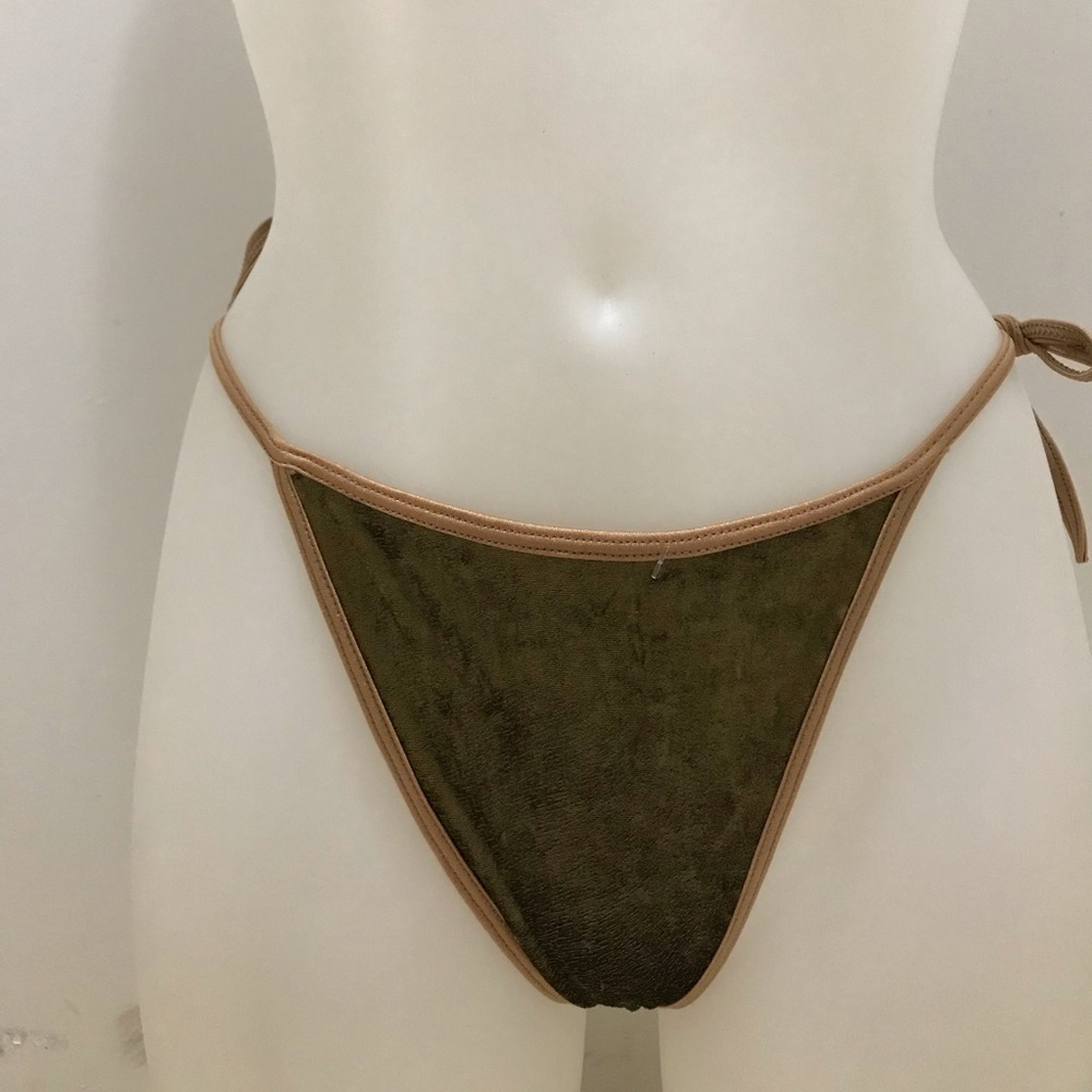 Bikini - Picture 5 of 6